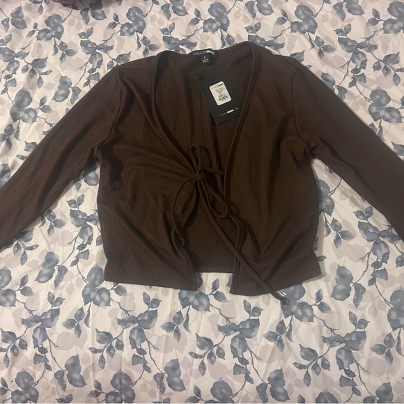 Fashion Nova keep them tied top - Picture 4 of 6